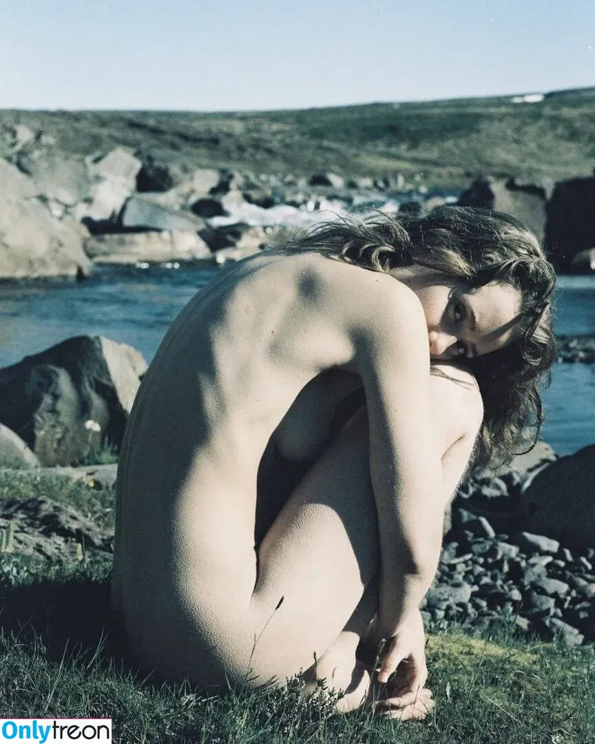 Berta Andrea Snædal nude photo #0017 (bandreas4 / bertaandreasnaedal)