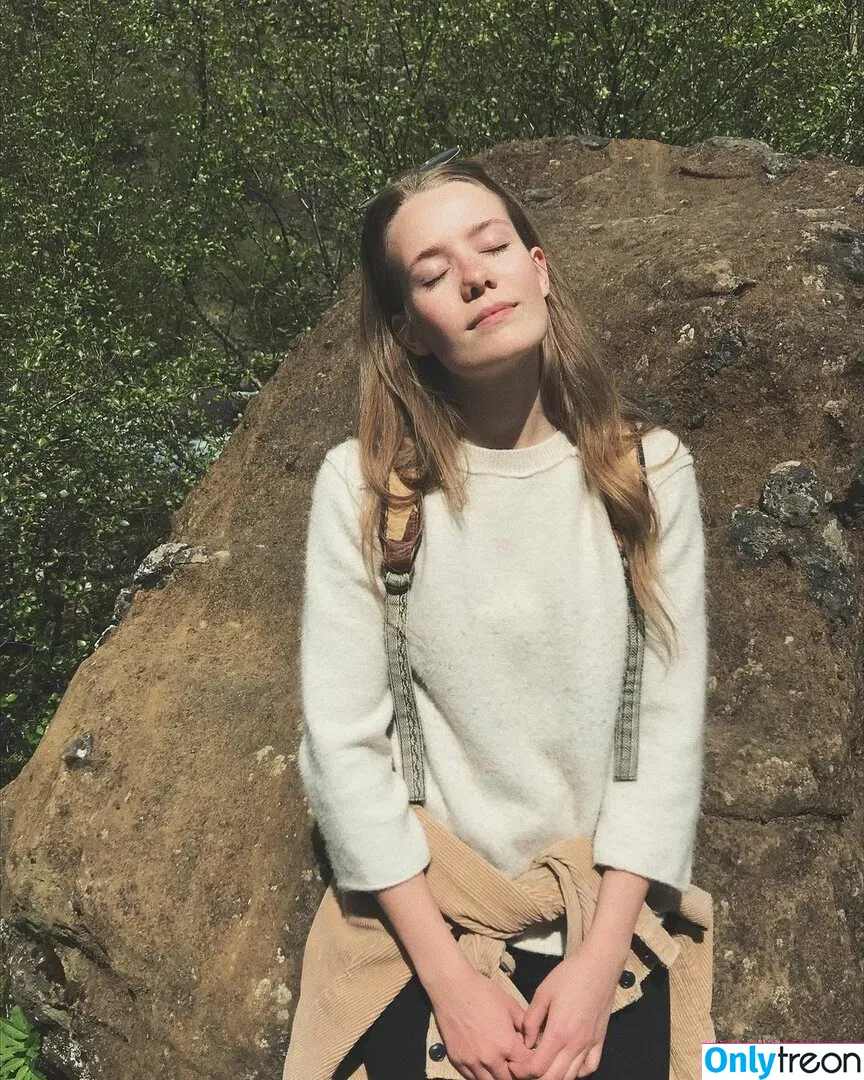 Berta Andrea Snædal nude photo #0019 (bandreas4 / bertaandreasnaedal)