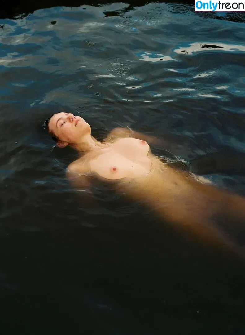 Berta Andrea Snædal nude photo #0031 (bandreas4 / bertaandreasnaedal)