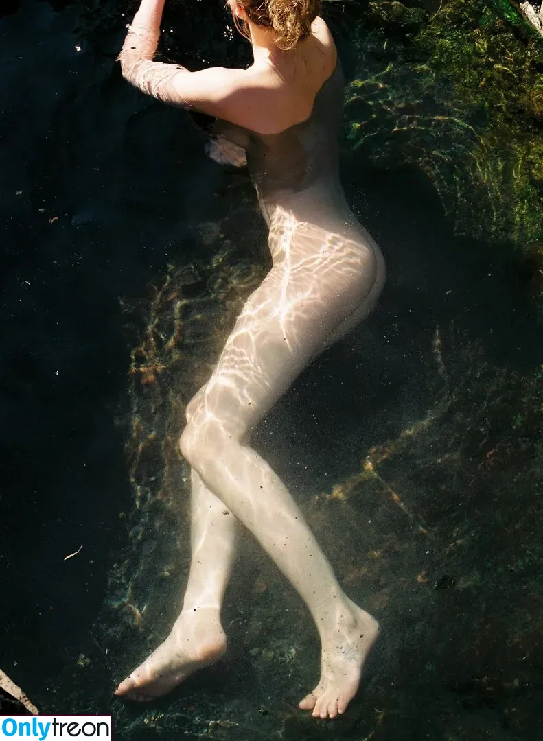 Berta Andrea Snædal nude photo #0076 (bandreas4 / bertaandreasnaedal)