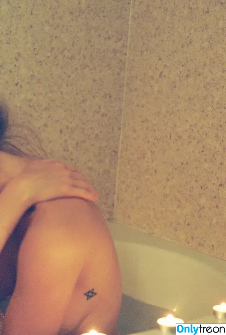 Berta Andrea Snædal nude photo #0083 (bandreas4 / bertaandreasnaedal)