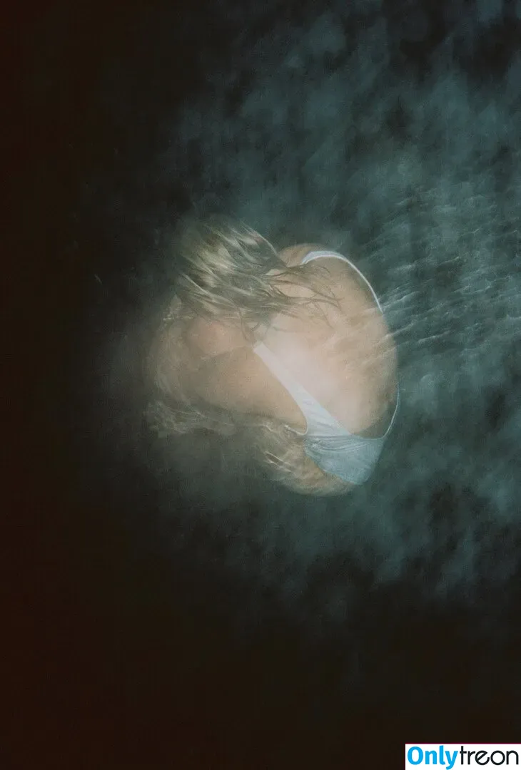 Berta Andrea Snædal nude photo #0311 (bandreas4 / bertaandreasnaedal)