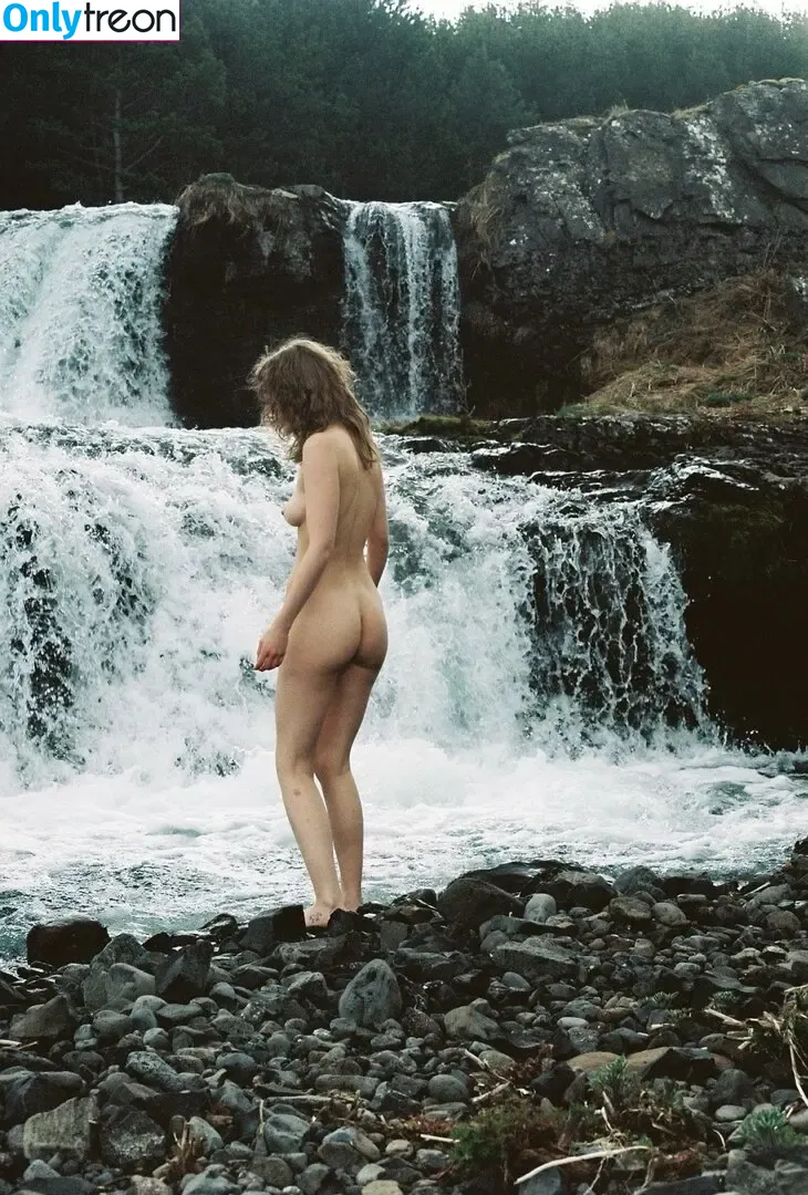 Berta Andrea Snædal nude photo #0362 (bandreas4 / bertaandreasnaedal)