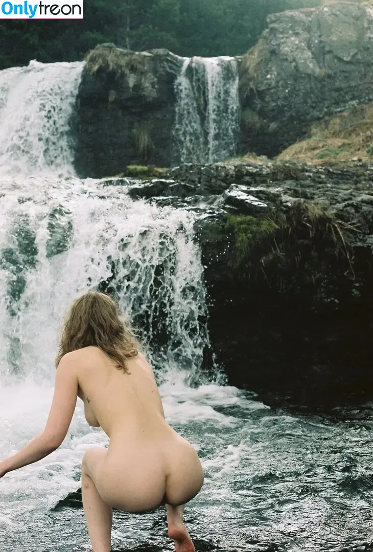 Berta Andrea Snædal nude photo #0363 (bandreas4 / bertaandreasnaedal)