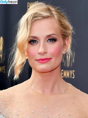 Beth Behrs / bethbehrs фото голая #0182
