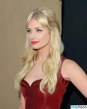 Beth Behrs / bethbehrs фото голая #0188