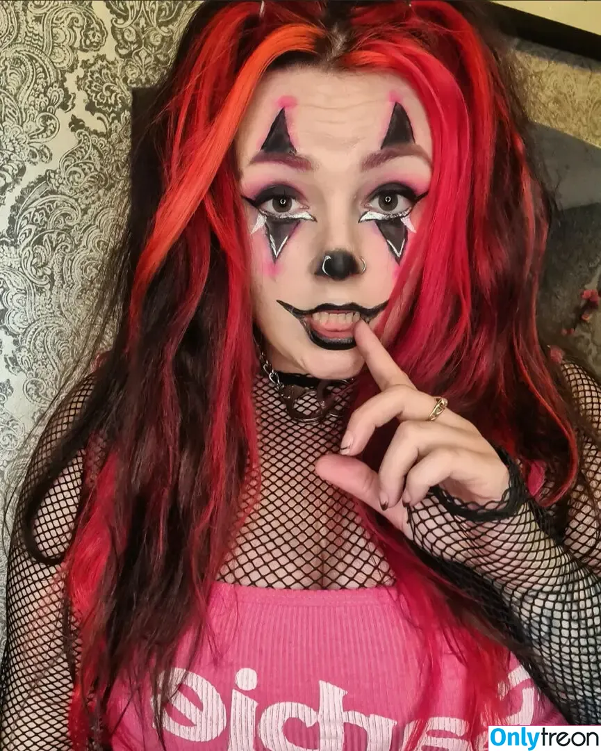 Bethfanglily nude photo #0002 (bethyfaye)