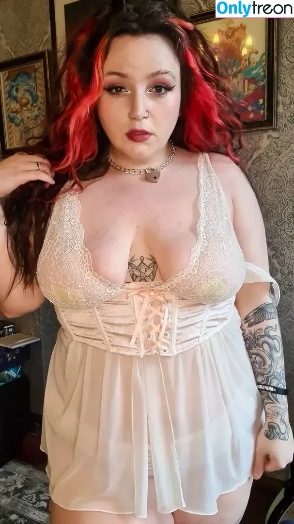 Bethfanglily nude photo #0008 (bethyfaye)