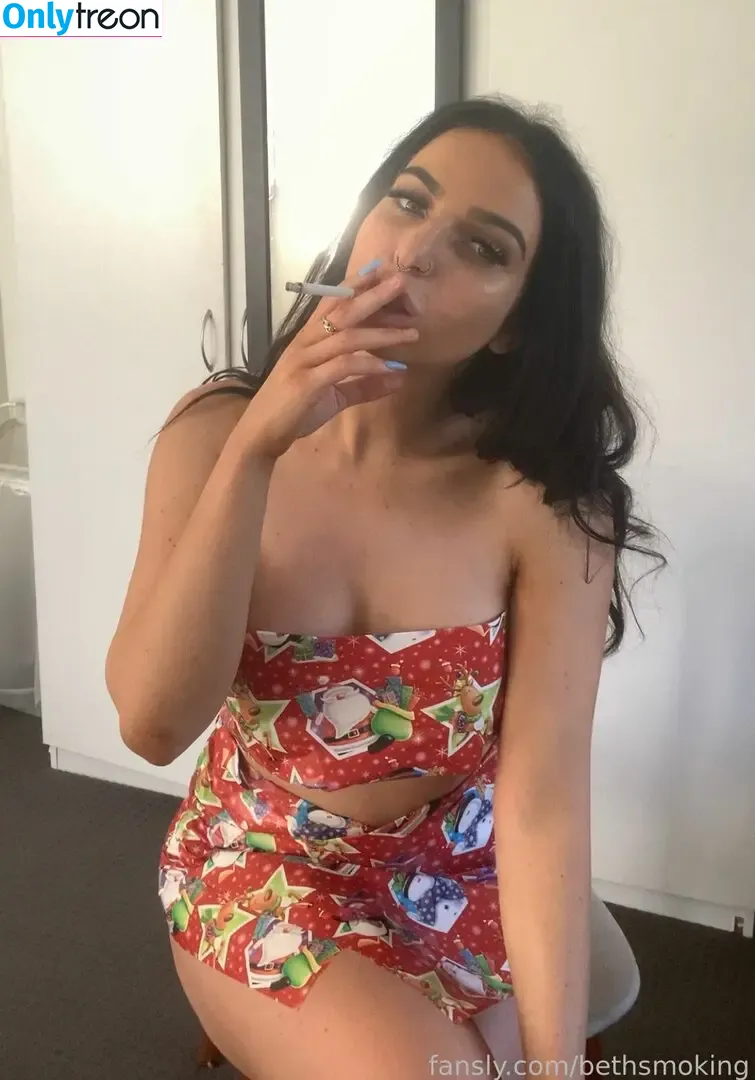 bethsmoking nude photo #0037 (beth_smoking3.0)