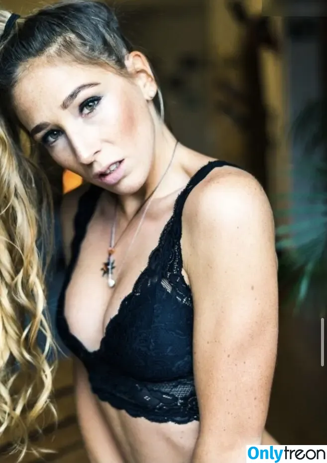 Betterworld.travellers nude photo #0035 (Betterworld.travellers)