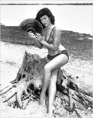 Bettie Page / bettie.page.xo / bettiepage фото голая #0397