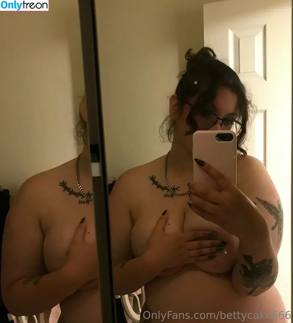 bettycake666 nude photo #0022 (bettycake666)