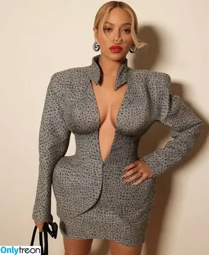 Beyonce / beyoncenavago nude photo #1372