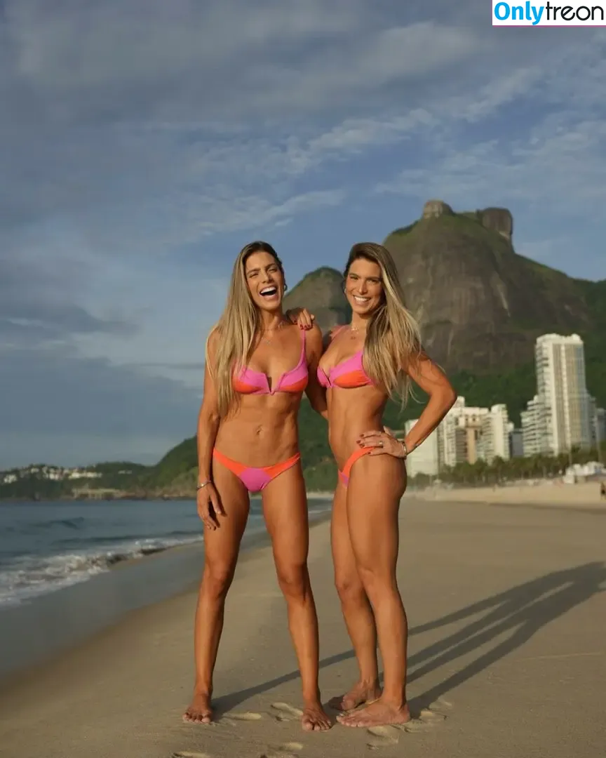 Bie & Branca Feres голая photo #0065 (Gêmeas do Nado Sincronizado / biaebrancaferes)