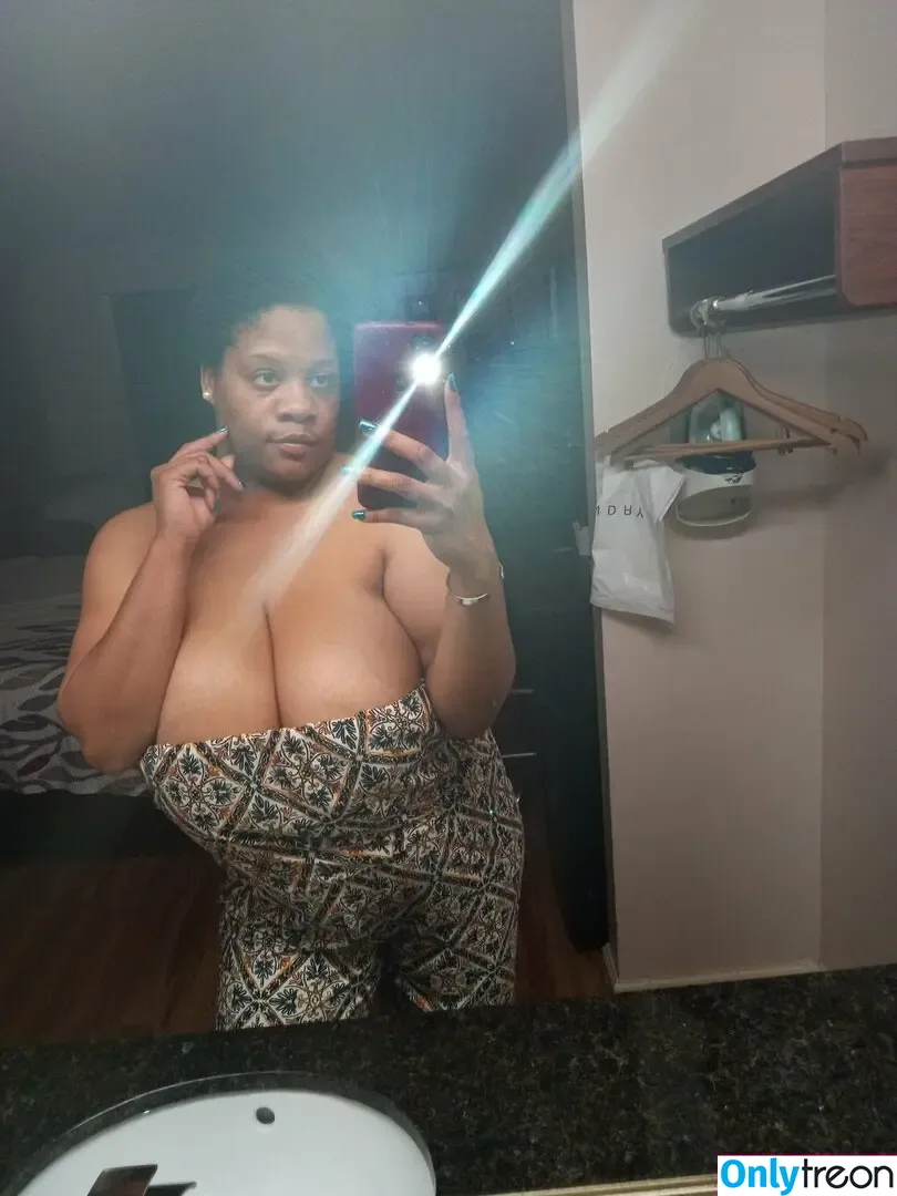 Bigboobiebirdy nude photo #0010 (Moneymelons / therealbigboobiebirdyyy)