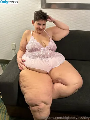 bigbootyasshley / the_real_bigbootyasshley nude photo #0310