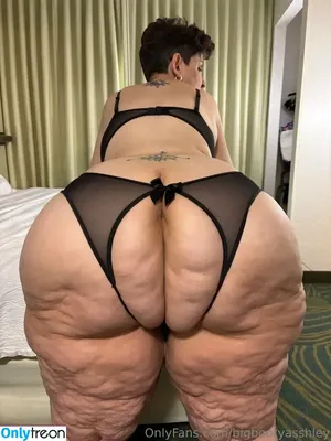 bigbootyasshley / the_real_bigbootyasshley nude photo #0355