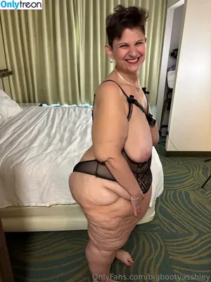 bigbootyasshley / the_real_bigbootyasshley nude photo #0359