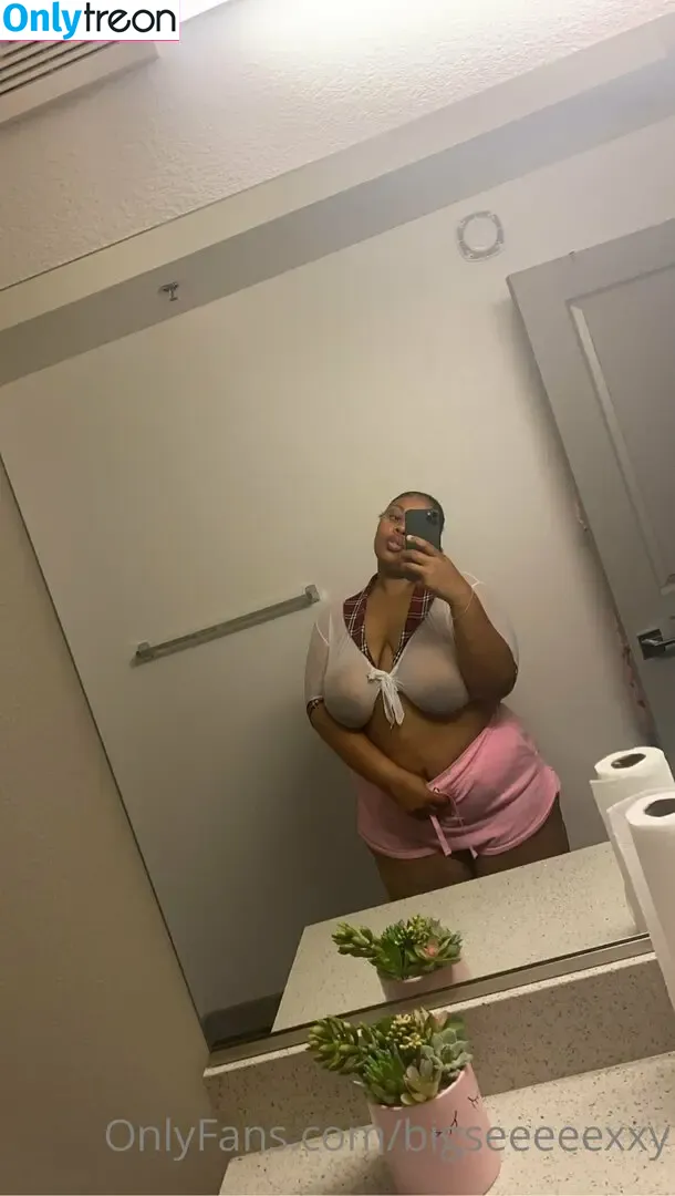 bigseeeeexxy nude photo #0102 (bigseeeeeexxy)