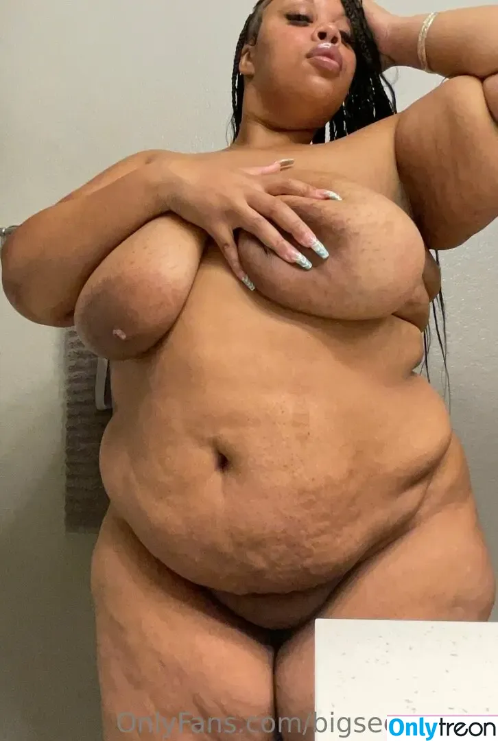 bigseeeeexxy nude photo #0144 (bigseeeeeexxy)