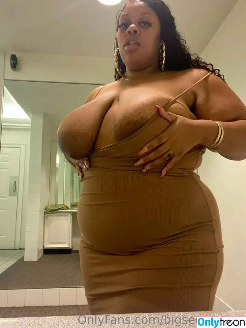 bigseeeeexxy голая photo #0202 (bigseeeeeexxy)