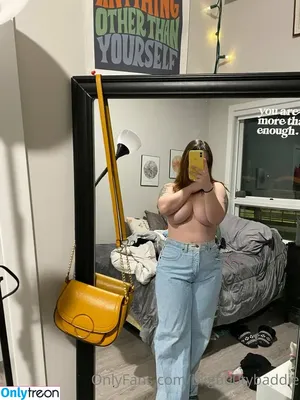 biigb00tybaddie / bigblydie nude photo #0003