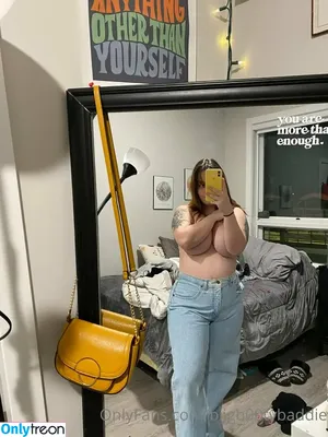 biigb00tybaddie / bigblydie nude photo #0004