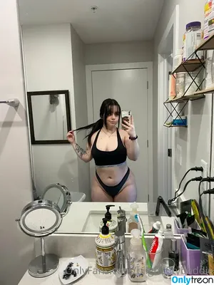 biigb00tybaddie / bigblydie nude photo #0028