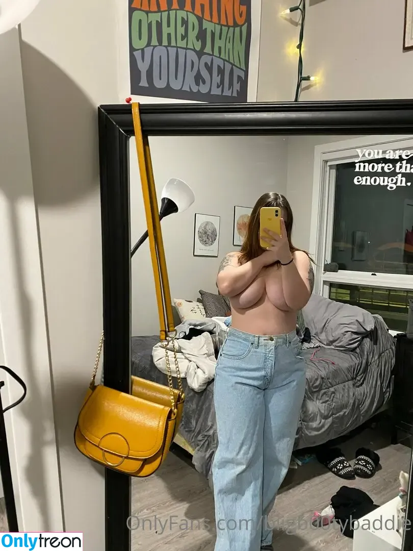 biigb00tybaddie nude photo #0003 (bigblydie)