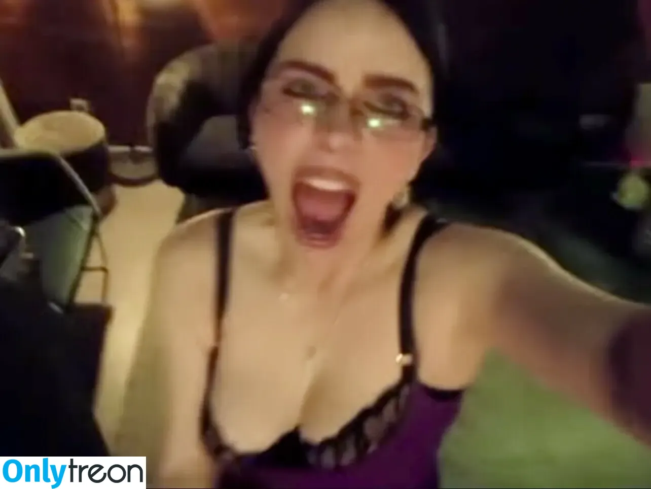 Billie Eilish nude photo #4010 (Fake / billeeilish / billieeilish)
