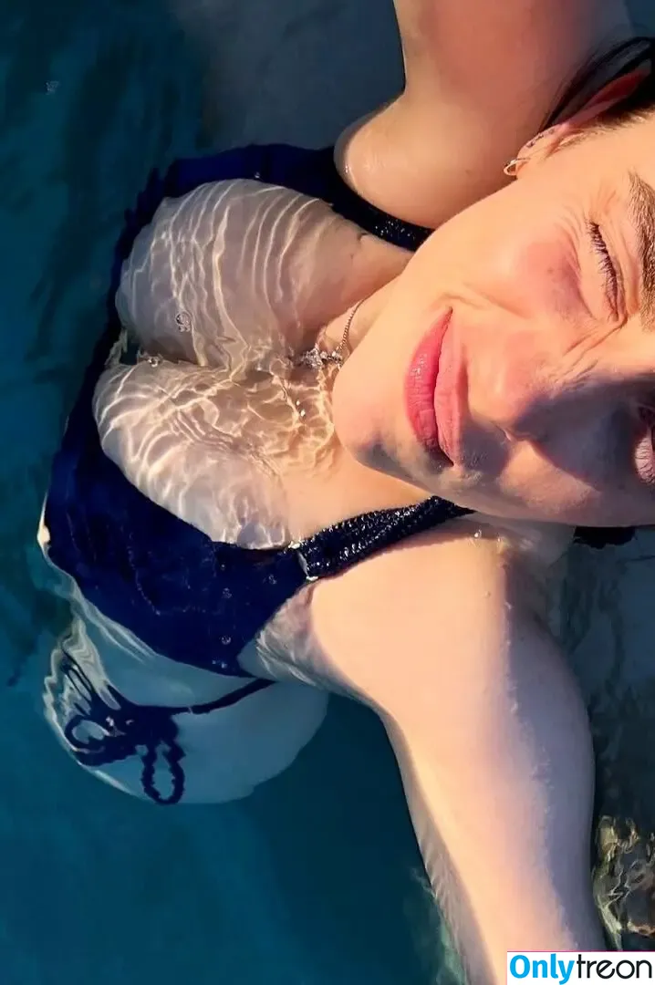 Billie Eilish голая photo #4177 (Fake / billeeilish / billieeilish)