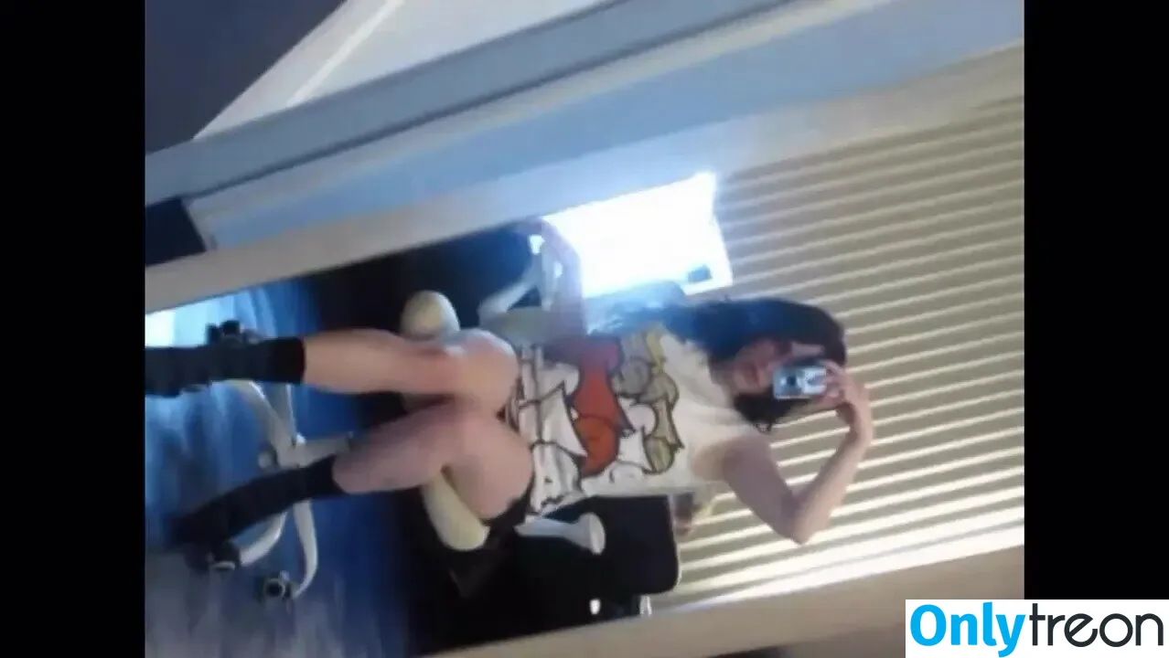 Billie Eilish голая photo #4198 (Fake / billeeilish / billieeilish)