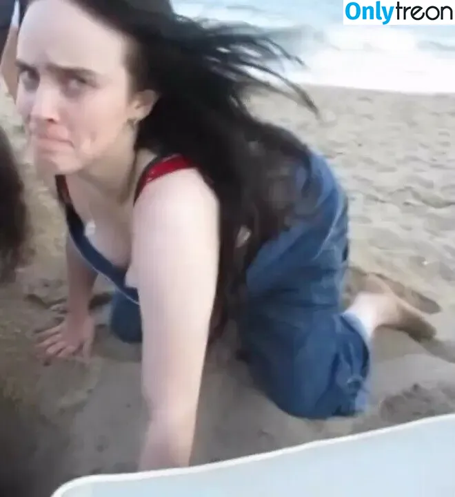 Billie Eilish голая photo #4240 (Fake / billeeilish / billieeilish)