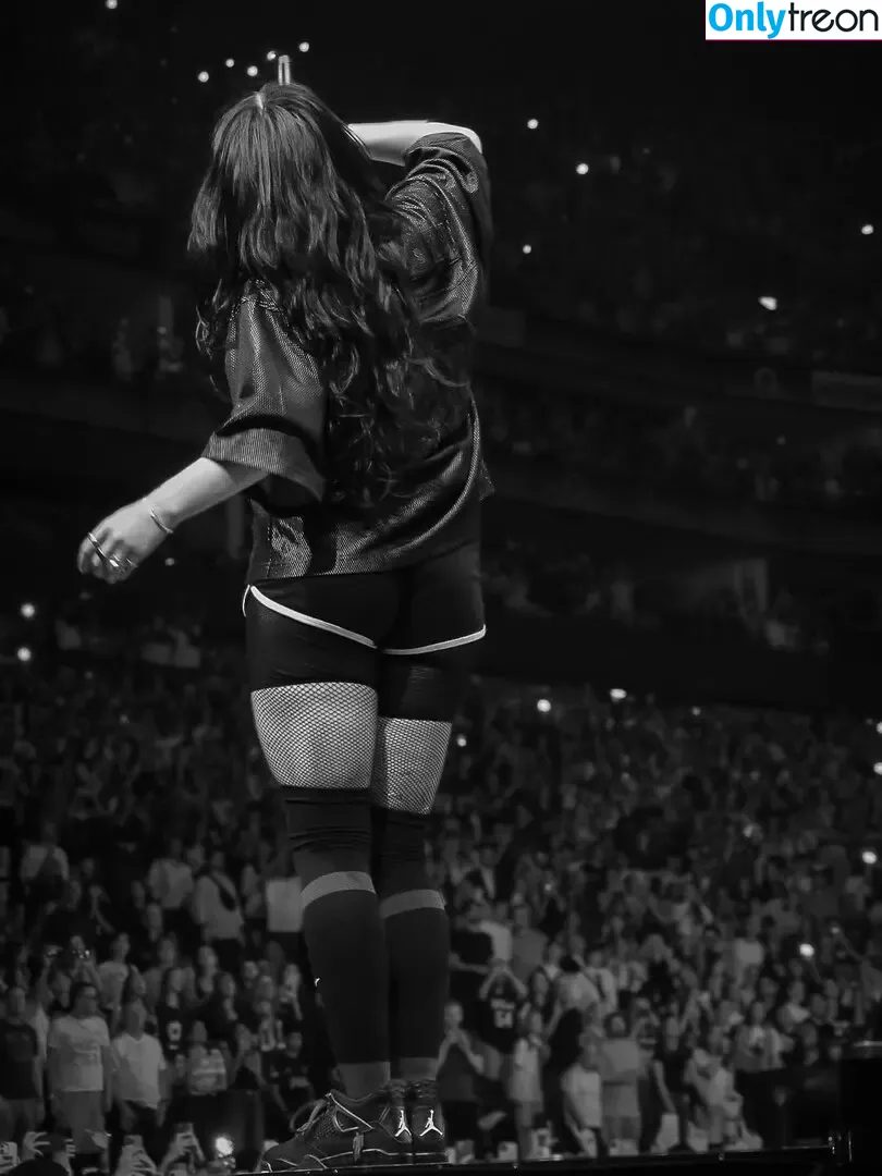 Billie Eilish голая photo #4249 (Fake / billeeilish / billieeilish)
