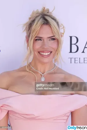 Billie Piper / billiepiper фото голая #0437