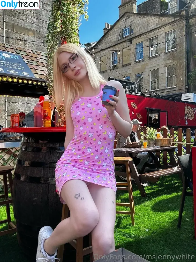 bimbo.jenny nude photo #0033 (jjbbeth)
