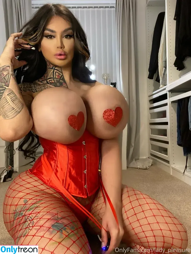 bimbo_nicki nude photo #0009 (nikibimbo)