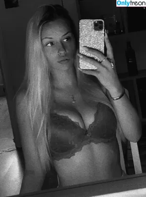 Bimmerblondiee nude photo #0022