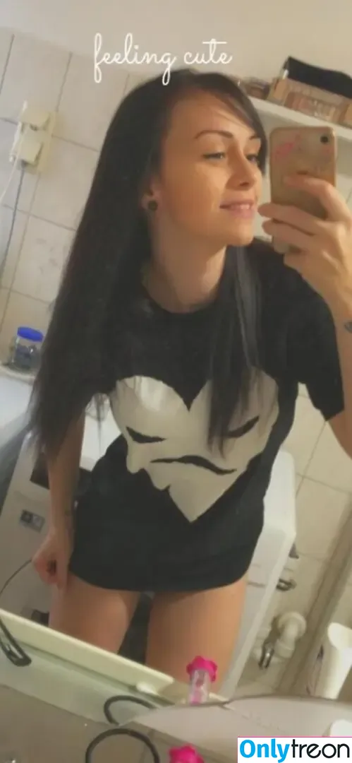Bitchazepam nude photo #0004 (Bitchazepam)