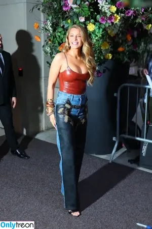 Blake Lively / blakelively nude photo #0796