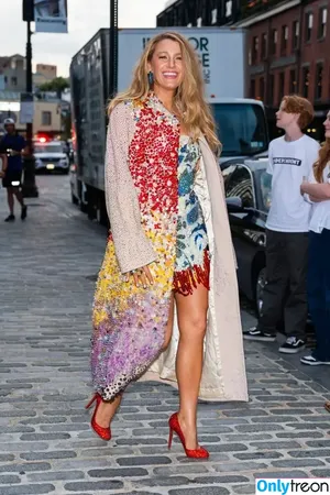 Blake Lively / blakelively nude photo #0843