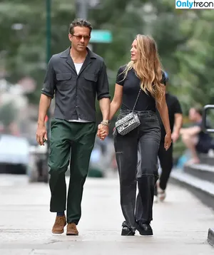 Blake Lively / blakelively nude photo #0890