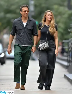 Blake Lively / blakelively nude photo #0892