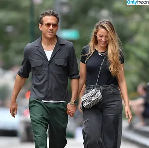 Blake Lively / blakelively nude photo #0893