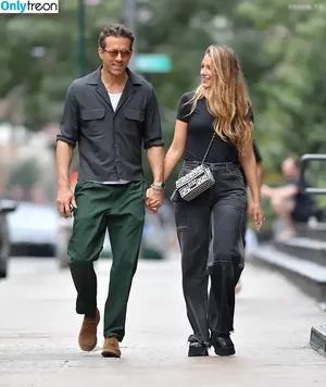 Blake Lively / blakelively nude photo #0894