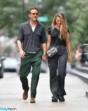 Blake Lively / blakelively nude photo #0896