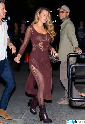 Blake Lively / blakelively nude photo #0905
