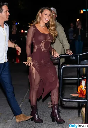 Blake Lively / blakelively nude photo #0907