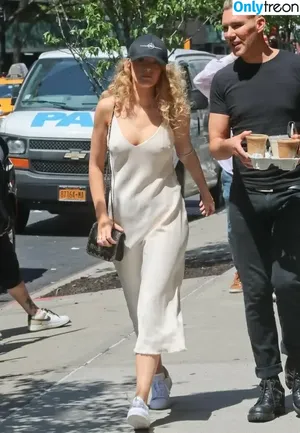 Blake Lively / blakelively nude photo #0910