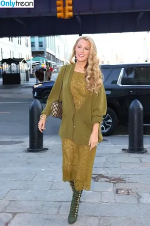 Blake Lively / blakelively nude photo #0931